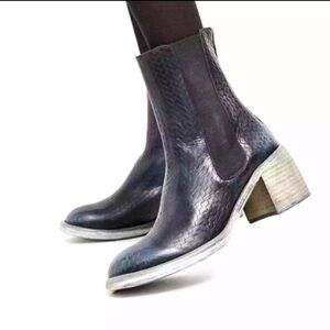 Free People Essential Chelsea Boots in black - size 9